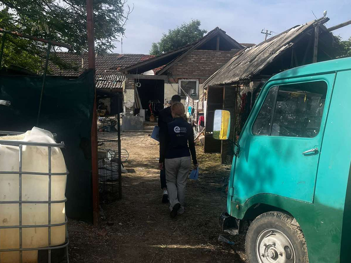 Podr&scaron;ka porodicama iz Adica pri upisu dece u prvi razred