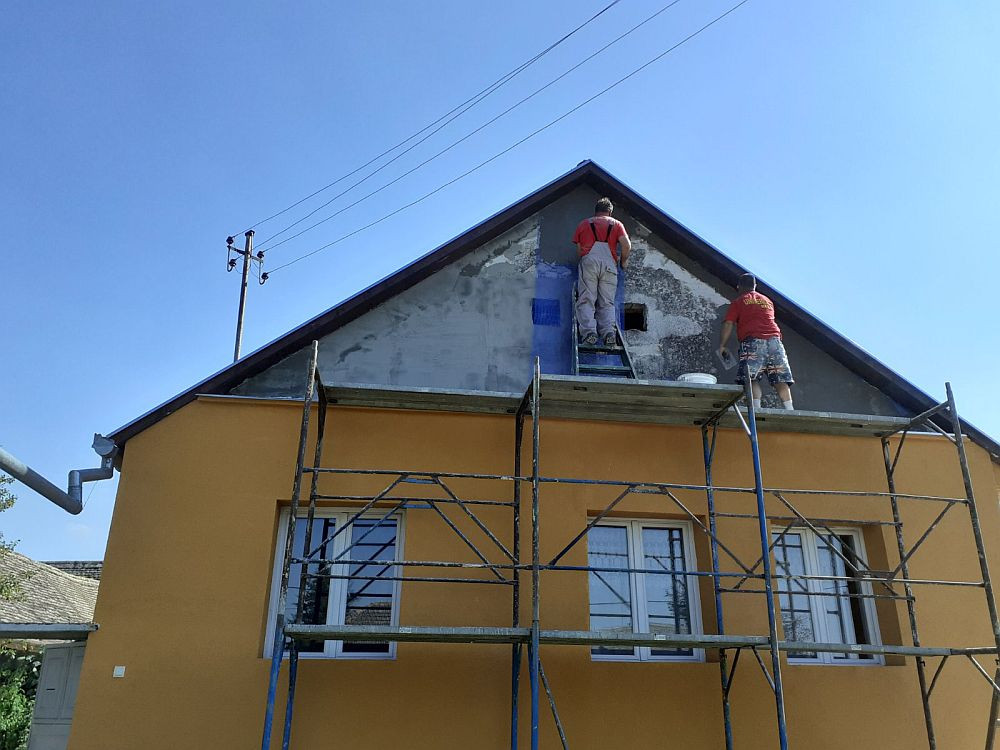 Završni radovi na fasadi kuće u Bogojevu