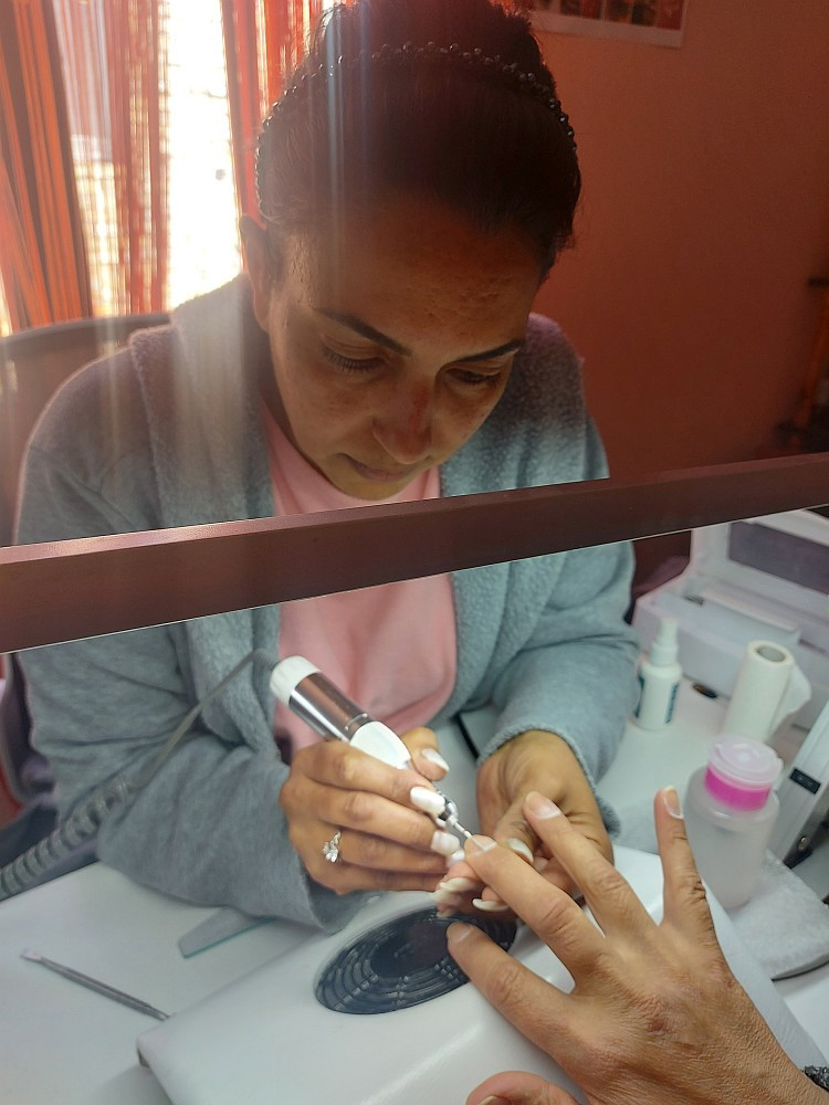 Marina Milošević at her nail beauty work