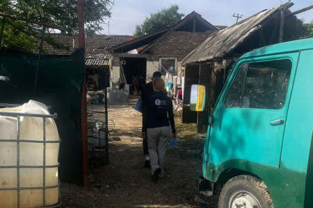 Podr&scaron;ka porodicama iz Adica pri upisu dece u prvi razred