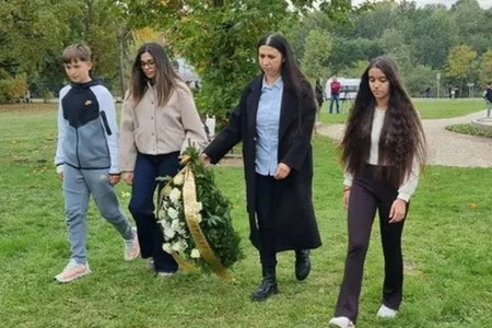 Polaganje venaca, EHO i OŠ 19 Oktobar iz Maršića, u Šumaricama, Kragujevac